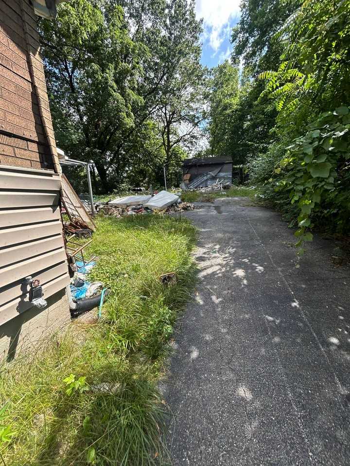 7000 Florence Pl - Photo 2 of 12