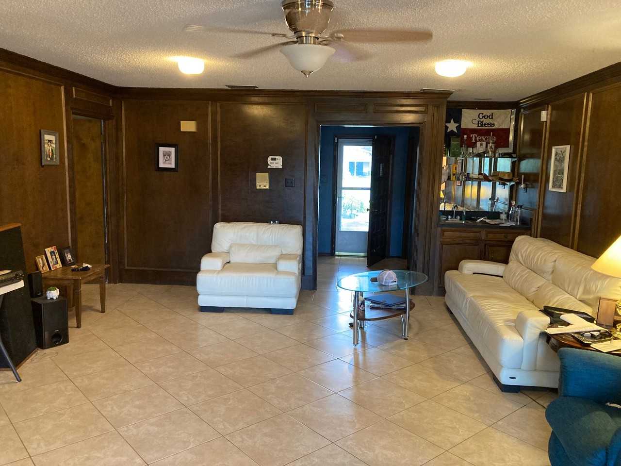 125 E Upas Ave - Photo 2 of 4