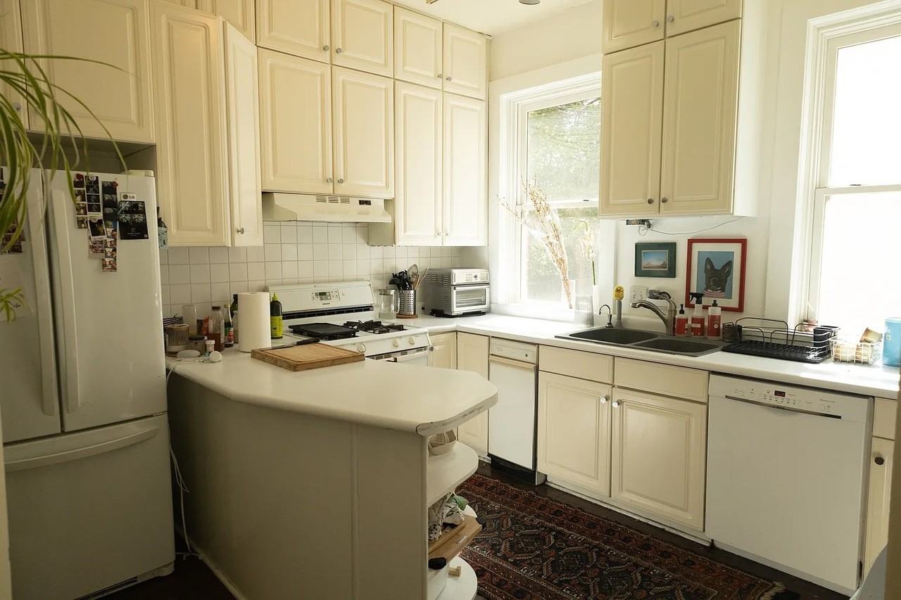 434 E 3rd Ave #2 - Photo 7 of 16