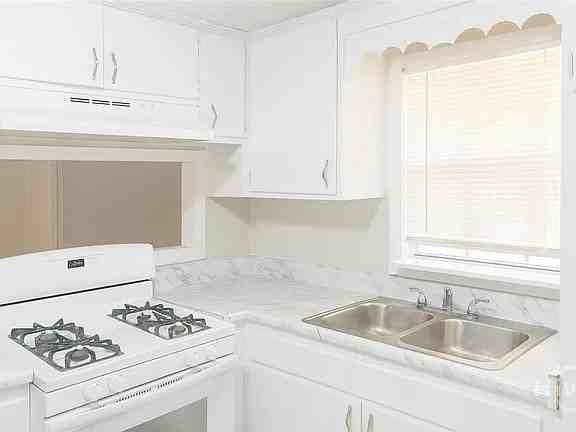 614 2nd St - Photo 4 of 15