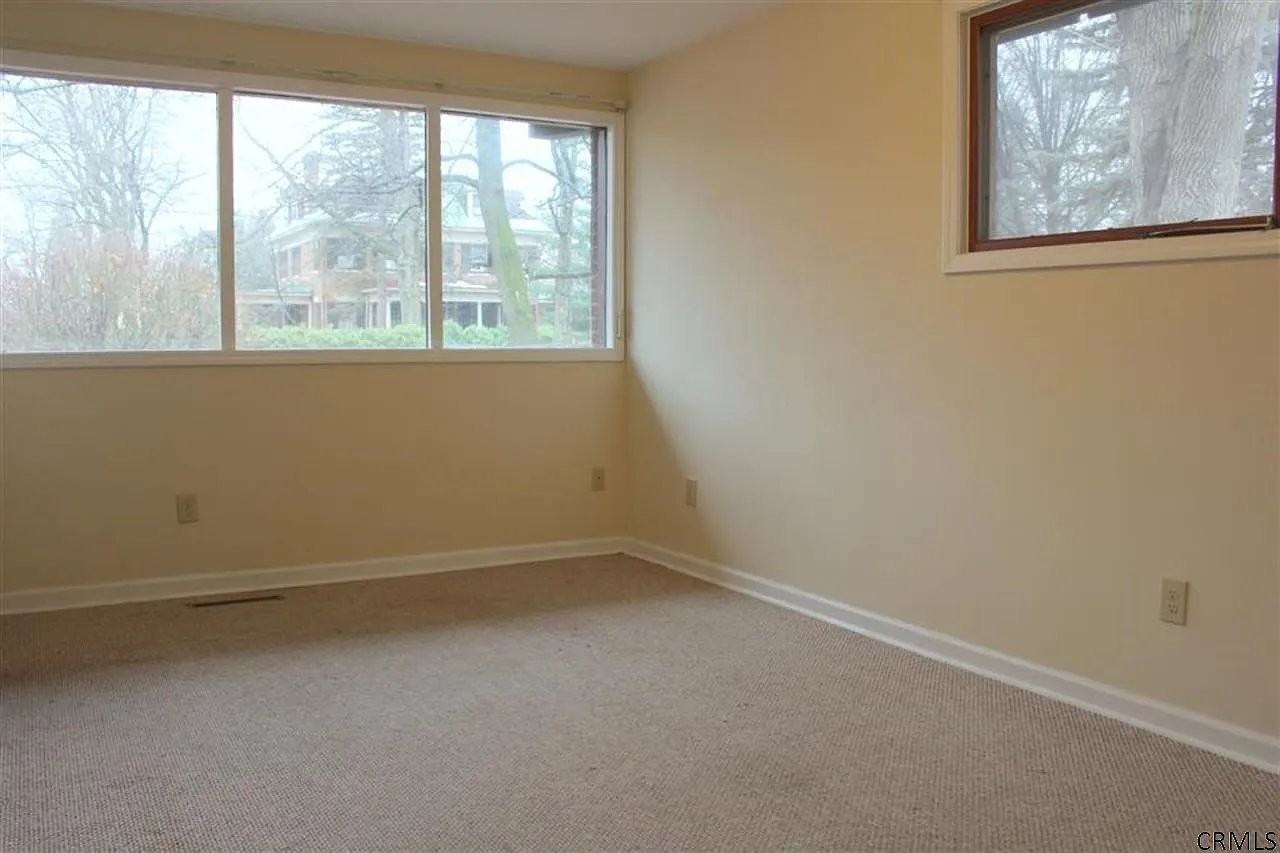 1325 Union St - Photo 2 of 5