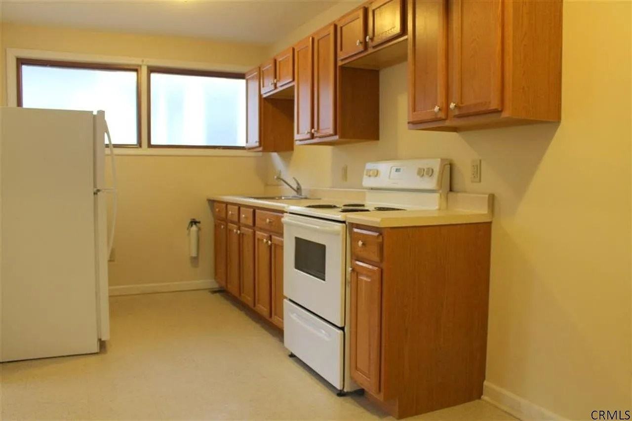 1325 Union St - Photo 3 of 5