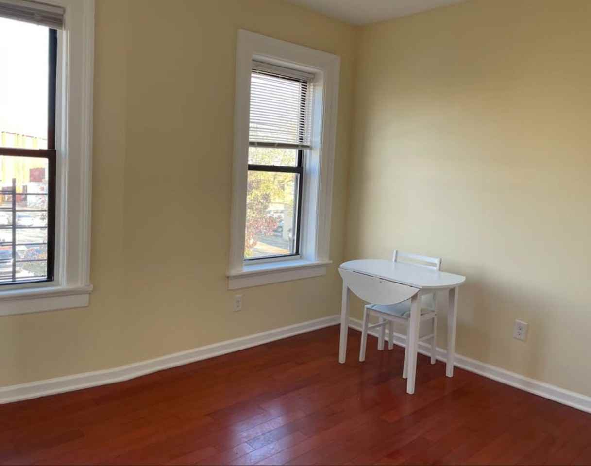 280 Morris Ave #2 - Photo 4 of 7