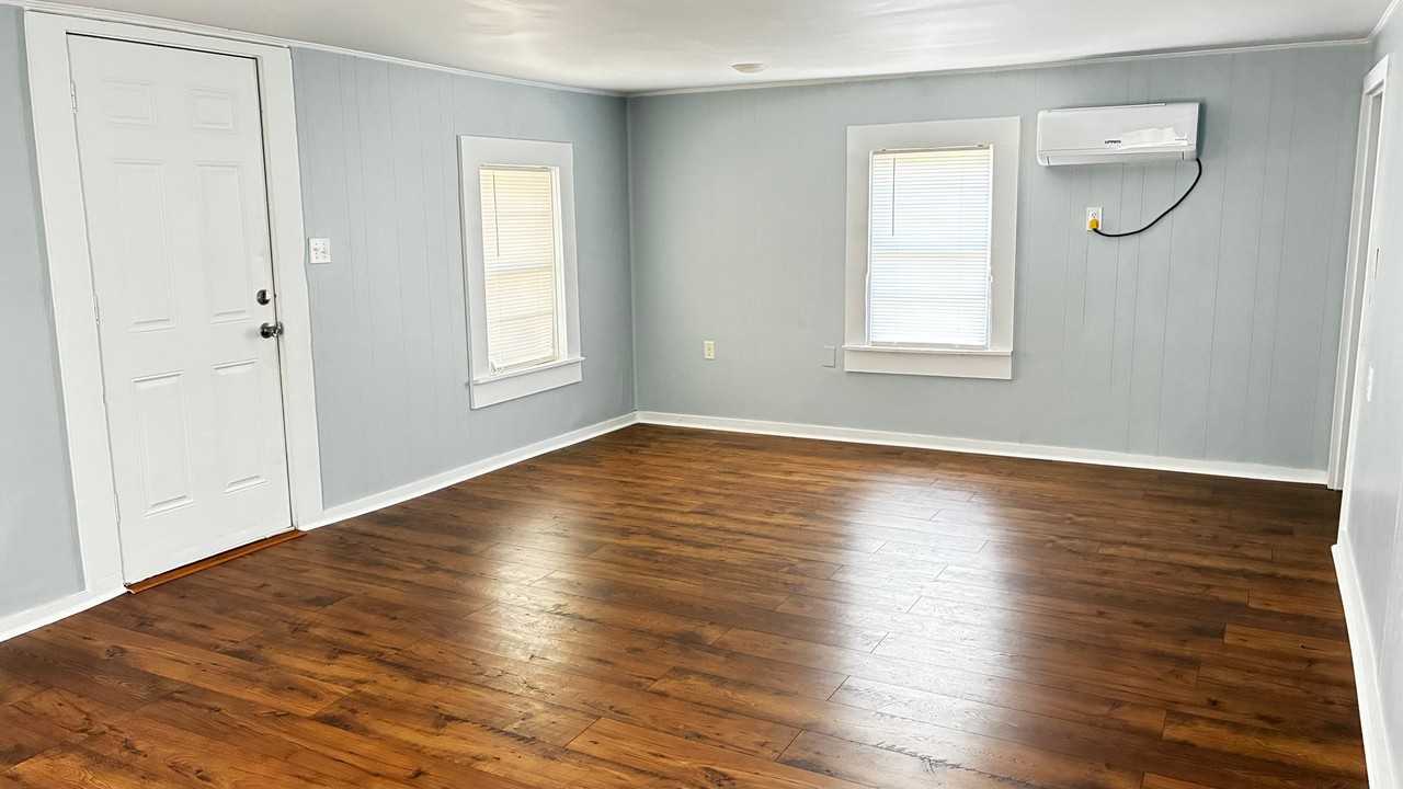 320 Cooper St - Photo 6 of 9