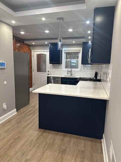 703 N Port St - Photo 6 of 20