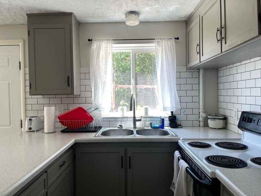 4035 Brinker Ave - Photo 2 of 7