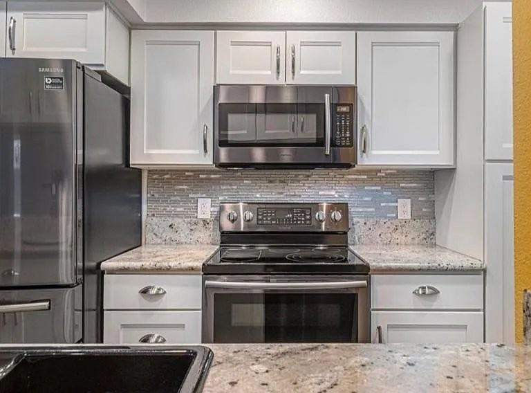 1440 Ne Paropa Ct - Photo 4 of 20
