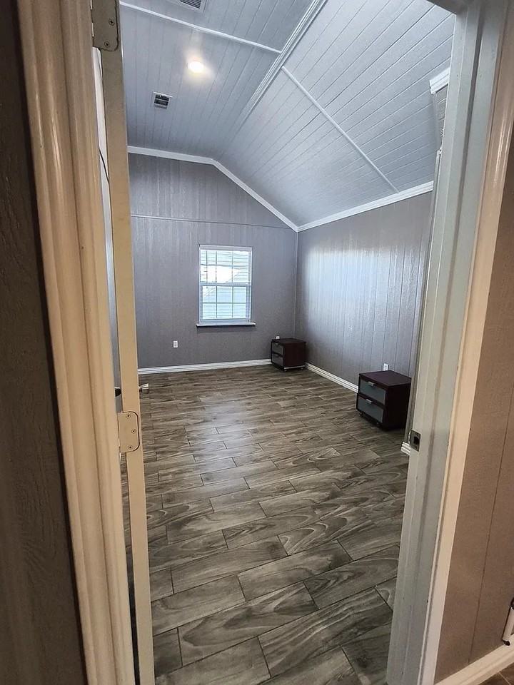 512 Irby Ln - Photo 4 of 14