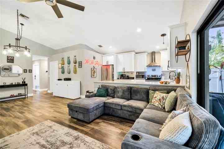 5568 American Cir - Photo 2 of 8