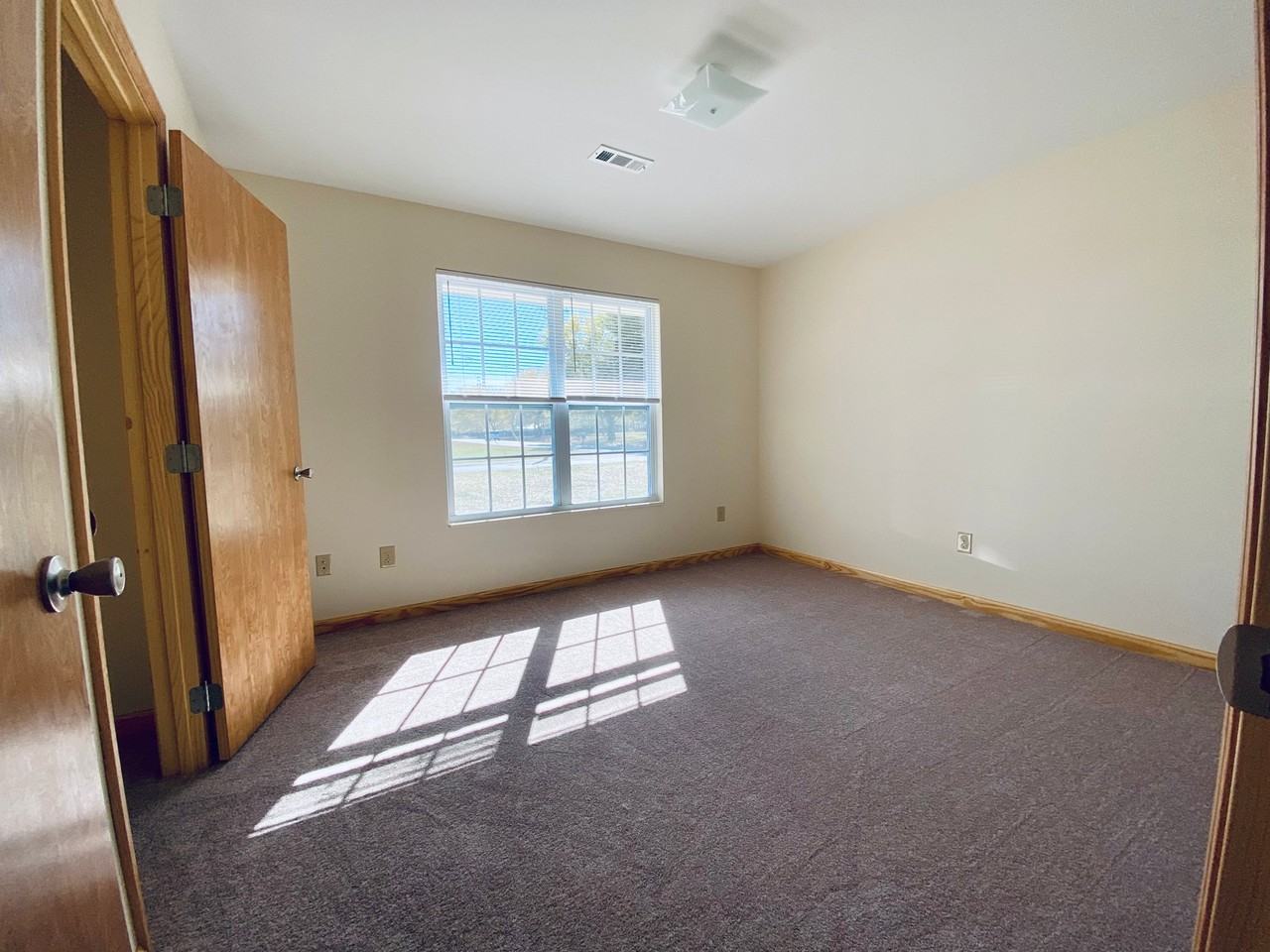 145 Parker Ridge Rd - Photo 5 of 11