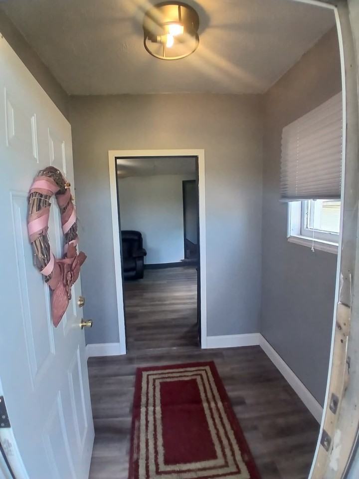 935 S Morgan Ave - Photo 2 of 11
