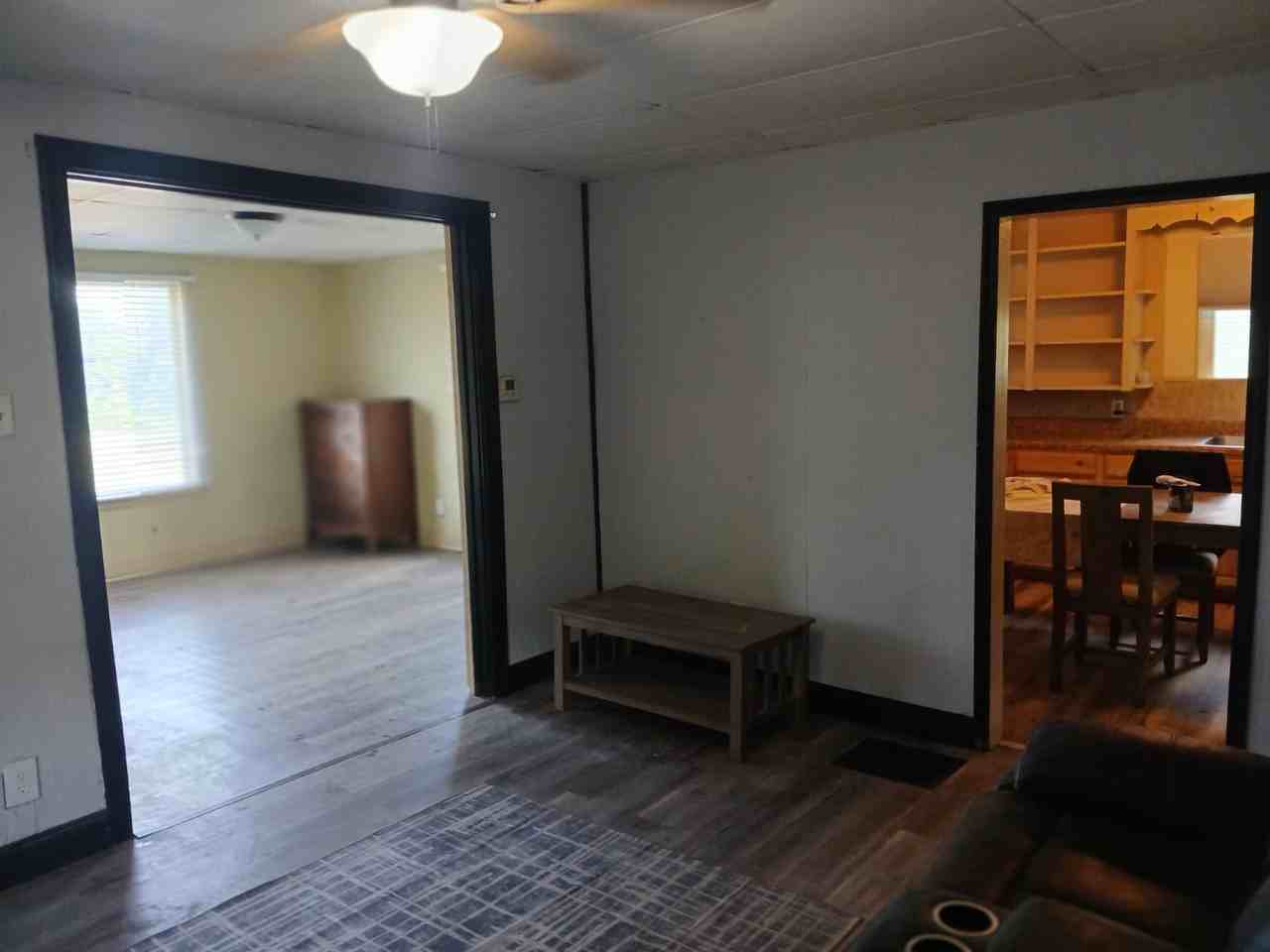 935 S Morgan Ave - Photo 4 of 11
