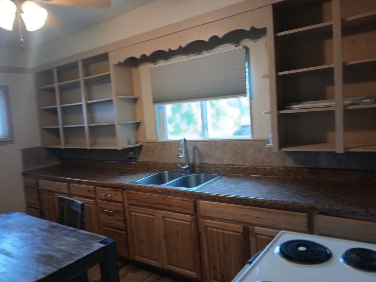 935 S Morgan Ave - Photo 6 of 11