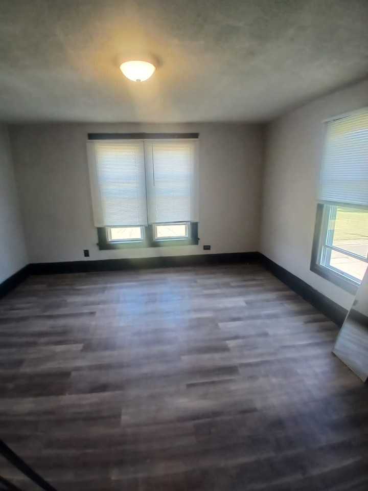 935 S Morgan Ave - Photo 7 of 11