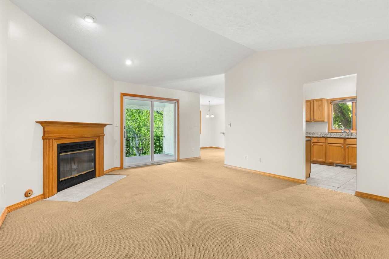 2427 Reynolds Manor Dr - Photo 4 of 18