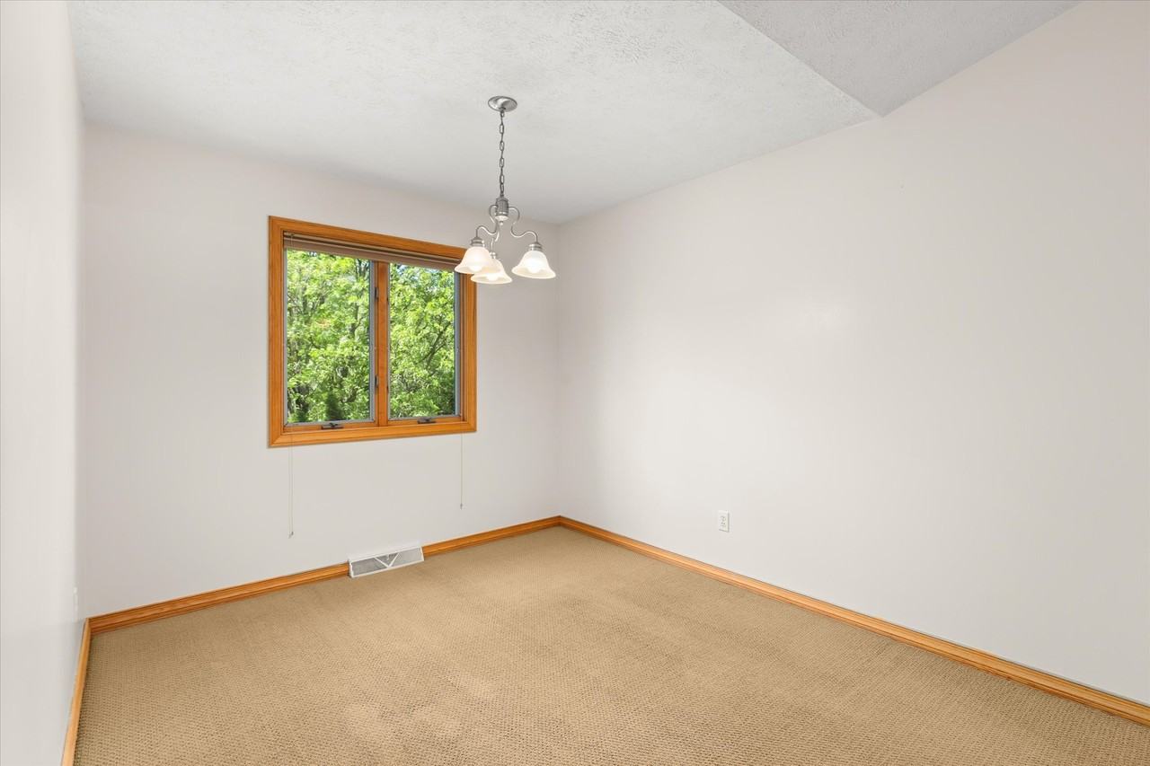 2427 Reynolds Manor Dr - Photo 6 of 18