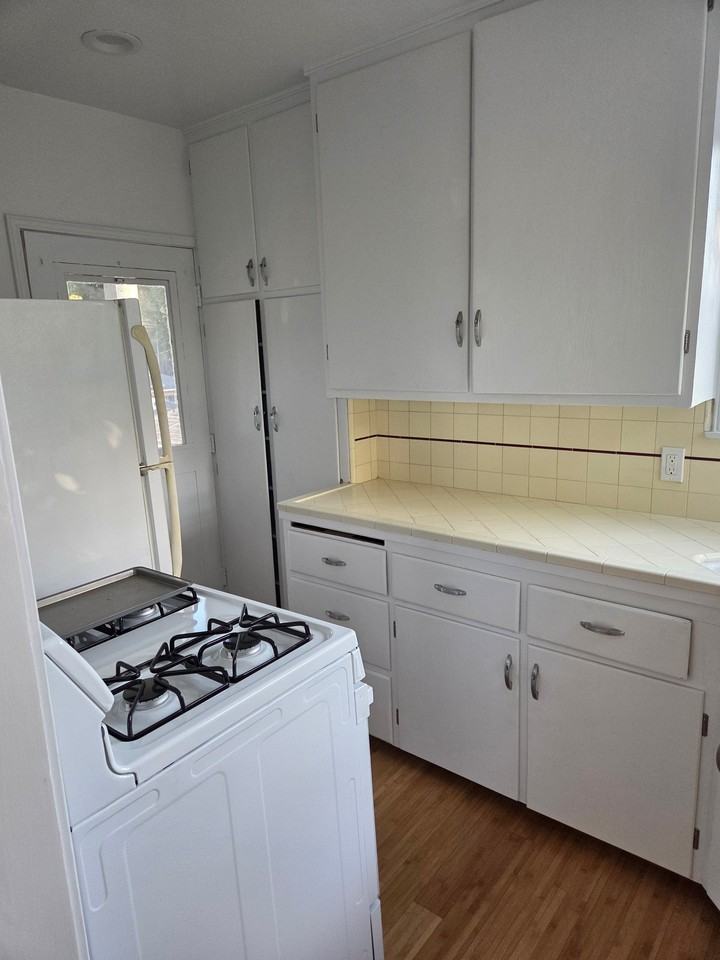 7316 Owensmouth Ave - Photo 4 of 10
