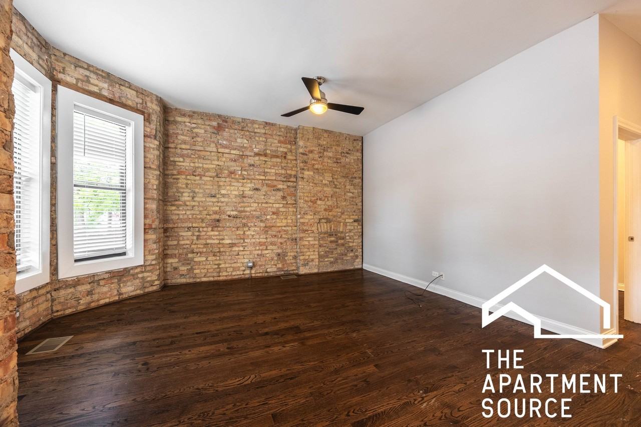 1758 W Montrose Ave #1 - Photo 3 of 19