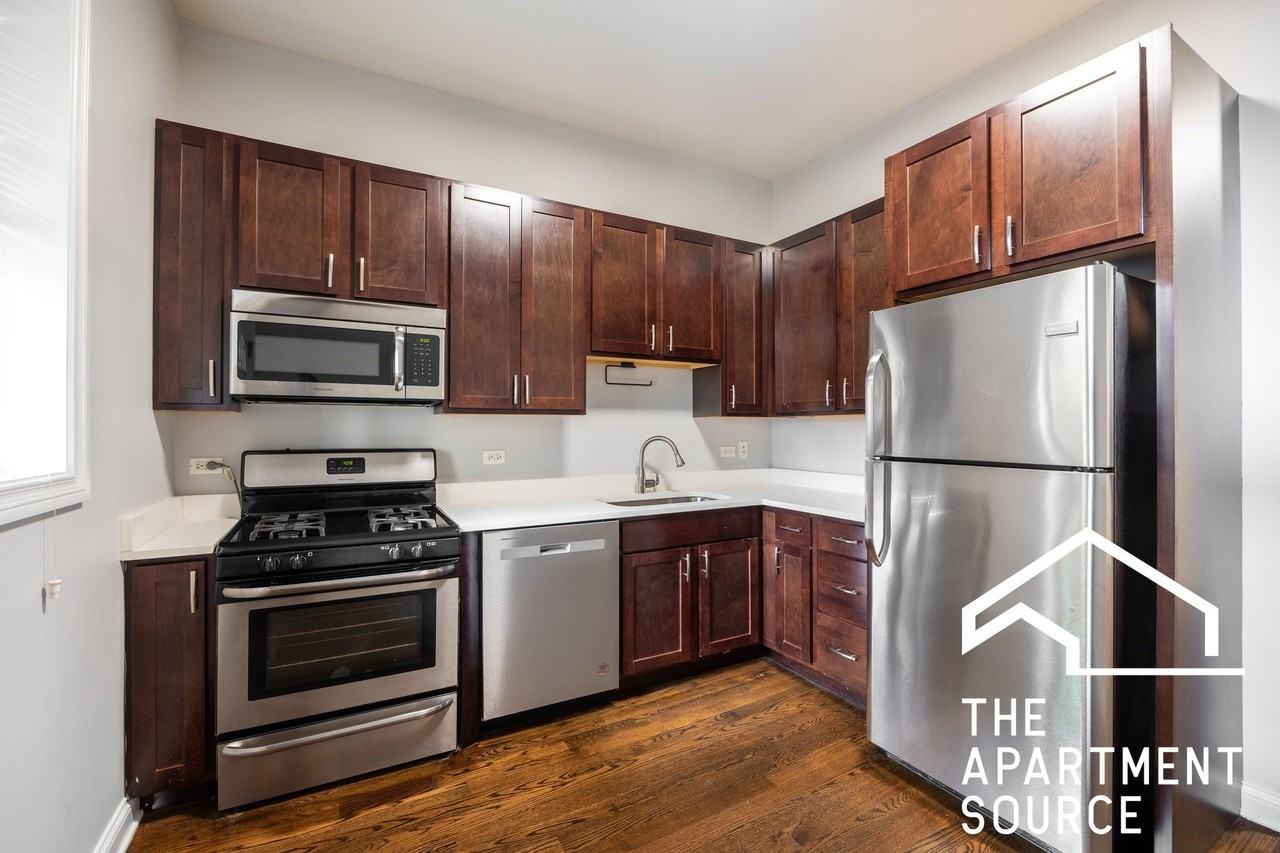 1758 W Montrose Ave #1 - Photo 4 of 19