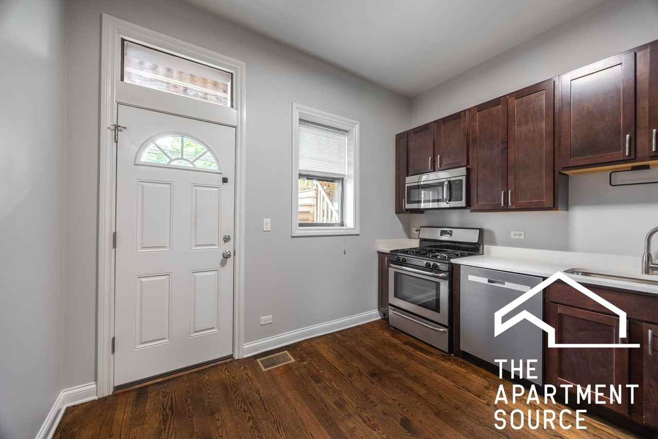 1758 W Montrose Ave #1 - Photo 7 of 19
