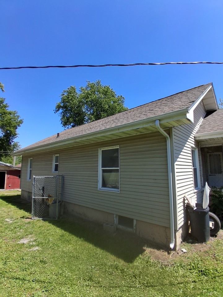 205 E Saint Louis St - Photo 2 of 7
