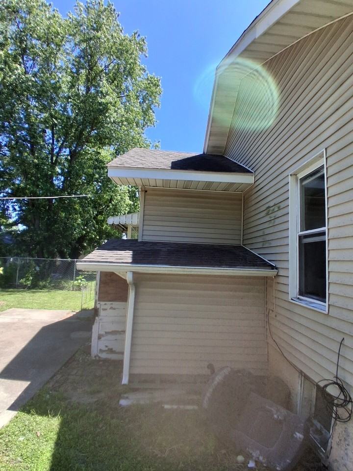 205 E Saint Louis St - Photo 3 of 7