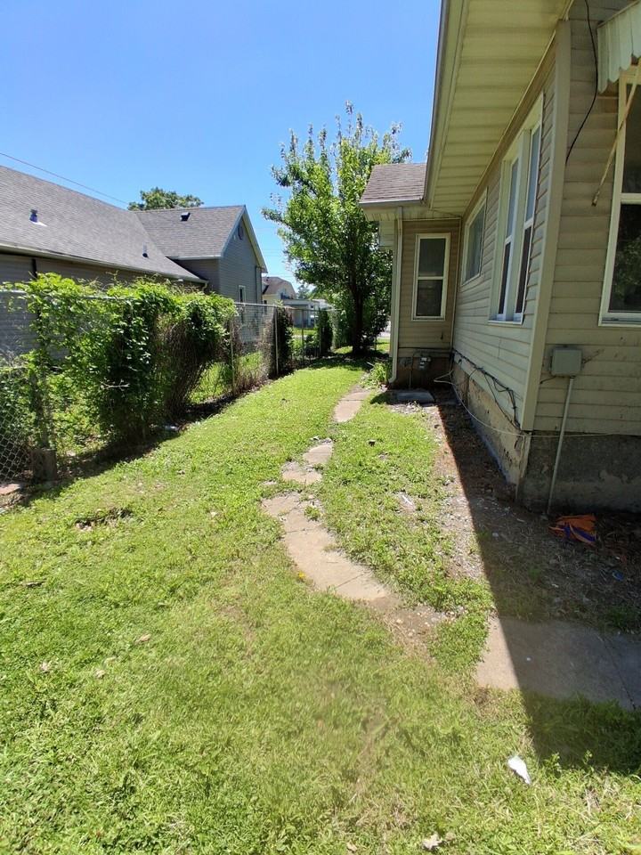 205 E Saint Louis St - Photo 4 of 7