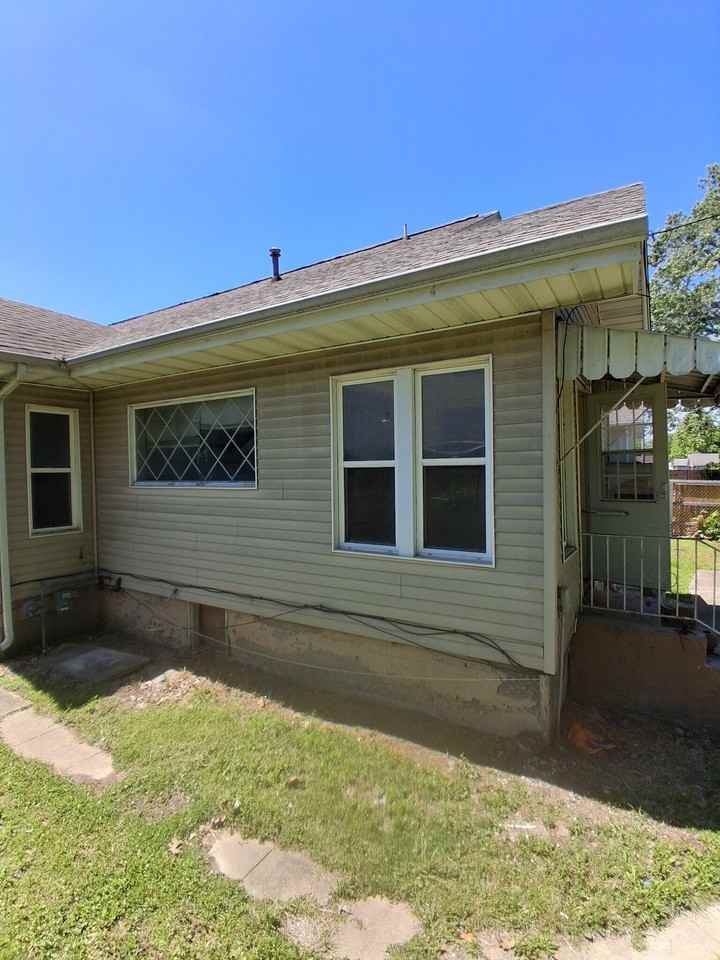 205 E Saint Louis St - Photo 5 of 7