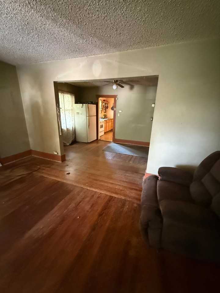 2081 N College St - Photo 3 of 16