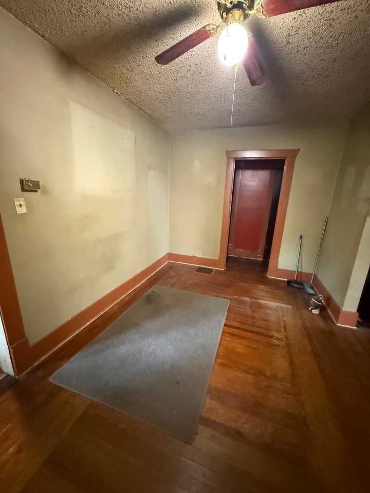 2081 N College St - Photo 4 of 16