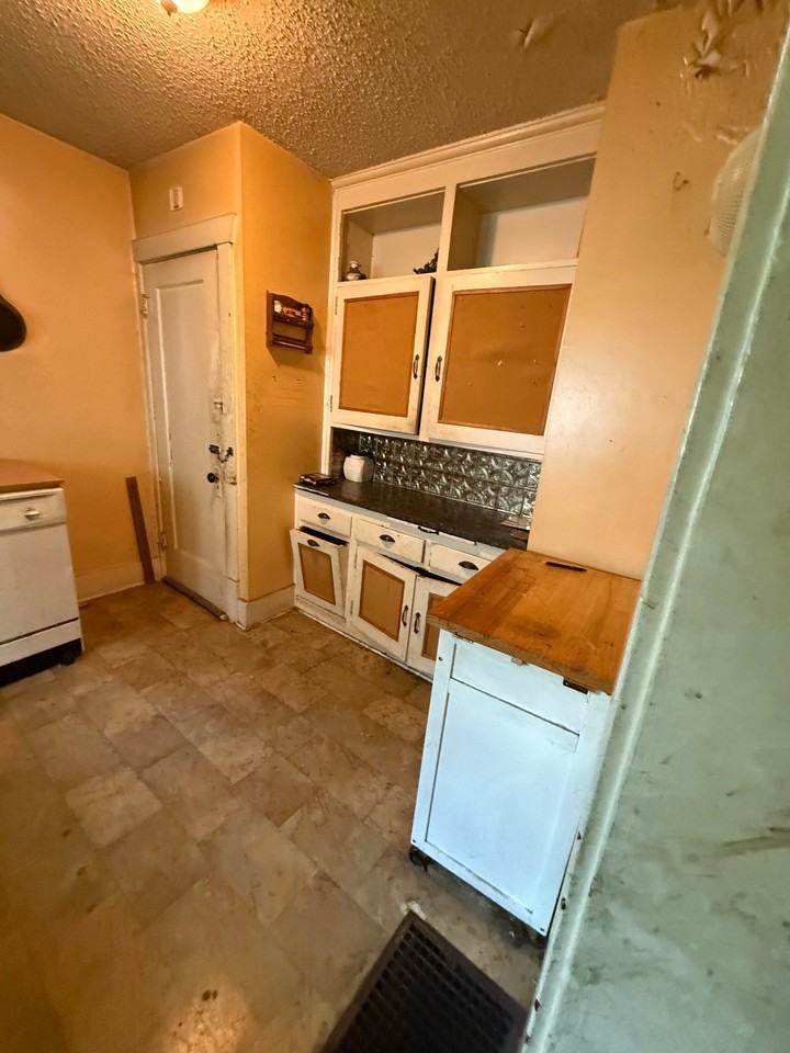 2081 N College St - Photo 6 of 16