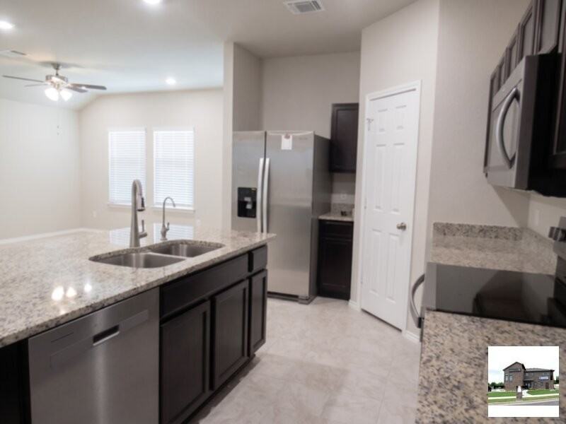 1210 Lindsey Dr - Photo 5 of 19