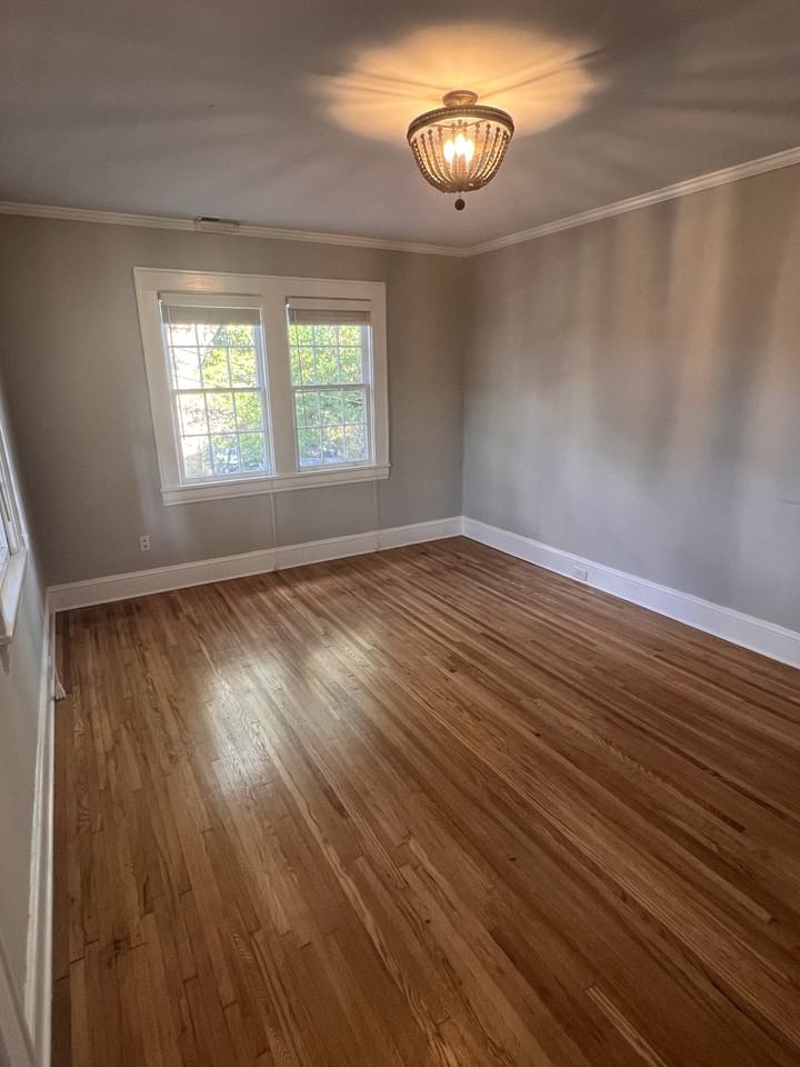 124 N Laurel Ave #3 - Photo 3 of 13