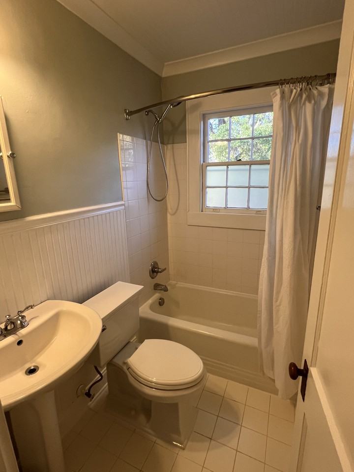 124 N Laurel Ave #3 - Photo 7 of 13