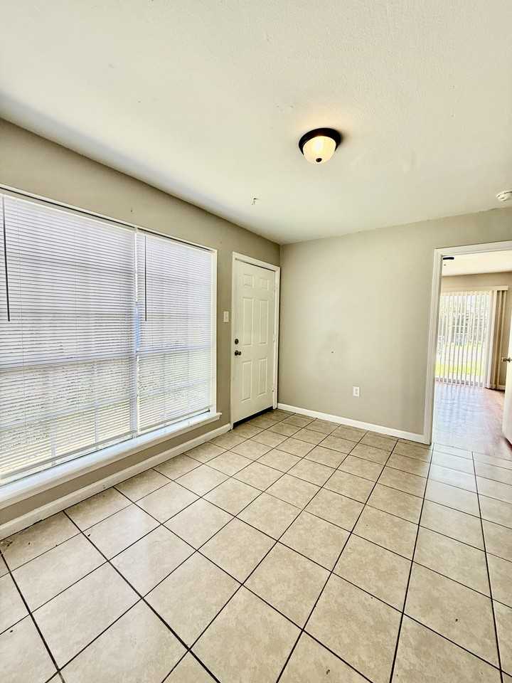16023 Norwick Ave #16023 - Photo 6 of 19