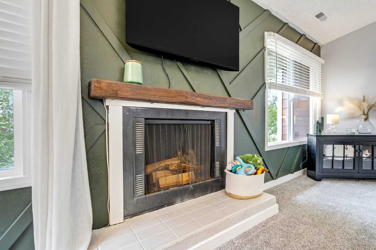 424 W Rockrimmon Blvd #H - Photo 7 of 23