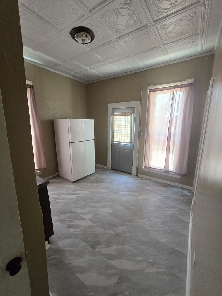 2452 S 20th St #NA - Photo 6 of 8