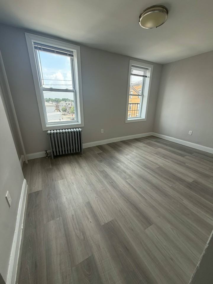 301 71st St #7 - Photo 4 of 7