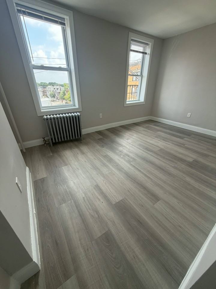 301 71st St #7 - Photo 5 of 7