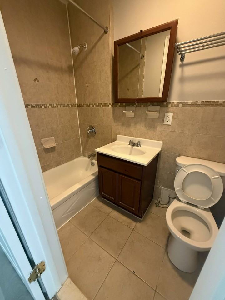 301 71st St #7 - Photo 7 of 7