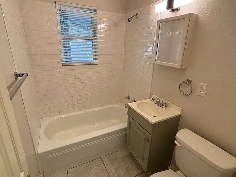 995 W Hickory St #NA - Photo 6 of 6