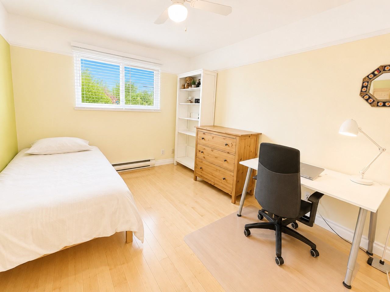 1040 W 19th St - Photo 12