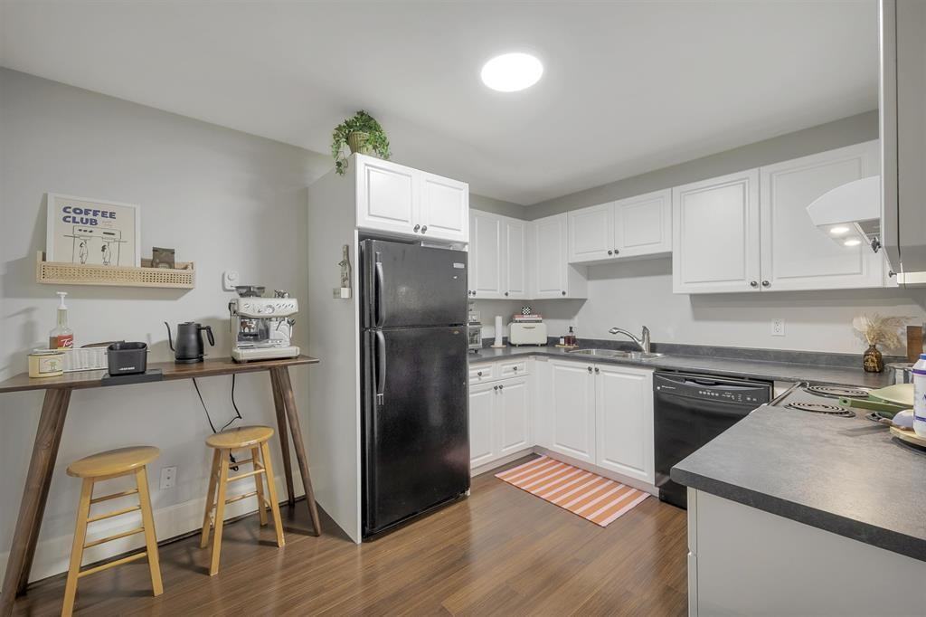 518 16th Street East - Photo 4 of 9