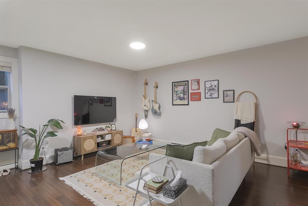 518 16th Street East - Photo 3 of 9