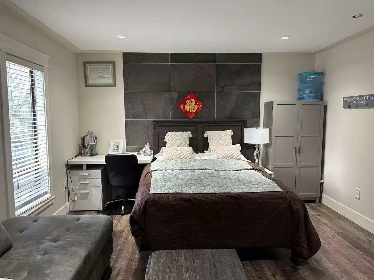 900 Corona Crescent - Photo 4 of 9