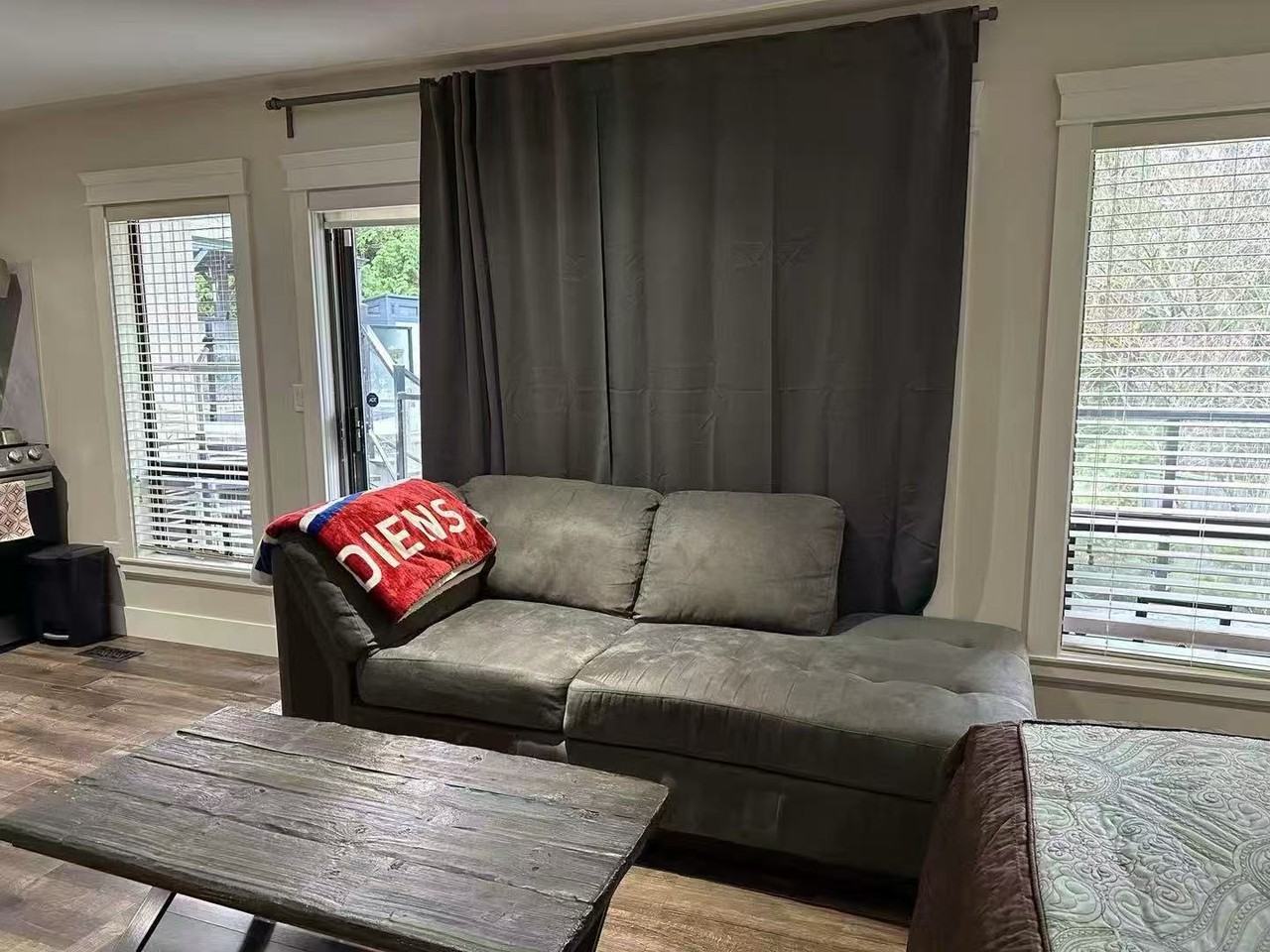 900 Corona Crescent - Photo 3 of 9
