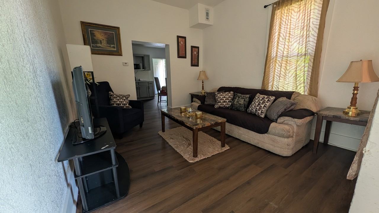 1418 N 2nd St #1418 - Photo 4 of 28