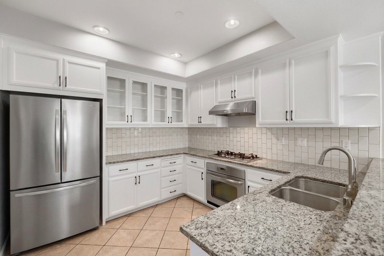 1271 Westbury Dr - Photo 3 of 24