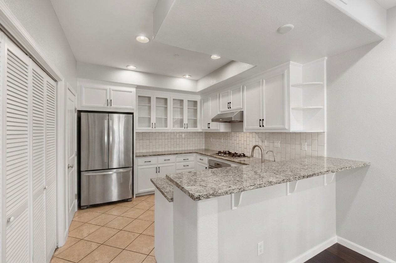 1271 Westbury Dr - Photo 4 of 24