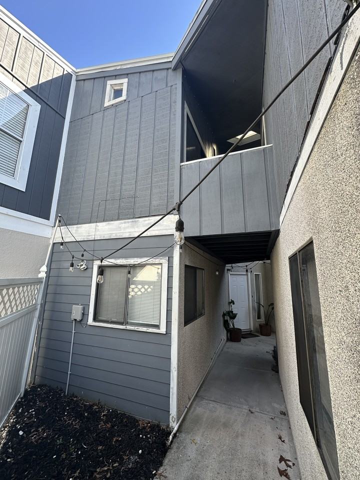 10116 Fromage Cir S #10116 - Photo 2 of 32